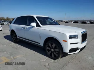2021 Rolls-Royce Cullinan z VIN SLATV4C0XMU206479, wystawiony jako Copart lot #79633803 z przebiegiem 12 056 mil mil oraz Czysty tytuł • Clean title. Historia ofert i sprzedaży dostępna na DreamBid. Obrazek 4.
