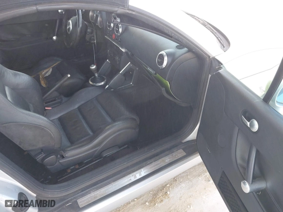 2001 Audi TT with VIN TRUUT28N811000964, listed as a IAAI auction lot 42107658 with 101,629 mi miles. Bid and sale history available at carsss.com. Image 5.
