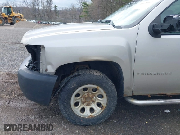 2009 Chevrolet Silverado 1500 LT w/1LT with VIN 1GCEC14009Z188511, listed as a IAAI auction lot 41949101 with 489,749 mi miles. Bid and sale history available at carsss.com. Image 13.
