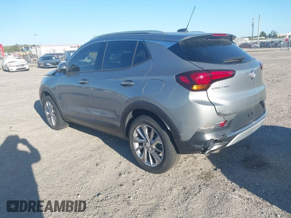 2023 Buick Encore GX Essence z VIN KL4MMFSL5PB124516, wystawiony jako IAAI lot #41293629 z przebiegiem 7 412 mil mil oraz . Historia ofert i sprzedaży dostępna na DreamBid. Obrazek 3.