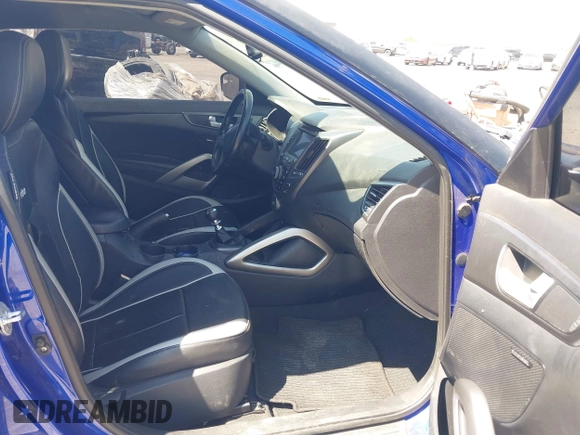 2015 Hyundai Veloster Turbo z VIN KMHTC6AE2FU218570, wystawiony jako IAAI lot #42609097 z przebiegiem 104 965 mil mil oraz . Historia ofert i sprzedaży dostępna na DreamBid. Obrazek 5.