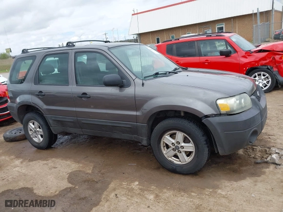2006 Ford Escape XLS with VIN 1FMYU92ZX6KB10330, listed as a IAAI auction lot 41855529 with 249,548 mi miles. Bid and sale history available at carsss.com. Image 14.