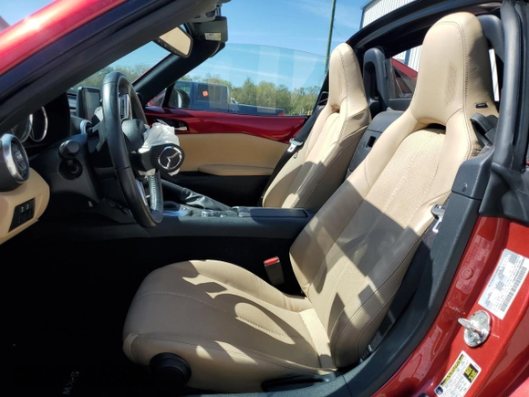 2020 Mazda MX-5 Miata Grand Touring z VIN JM1NDAM73L0412151, wystawiony jako Copart lot #47370245 z przebiegiem Nie podano mil oraz Nie do naprawy • Non repairable. Historia ofert i sprzedaży dostępna na DreamBid. Obrazek 7.