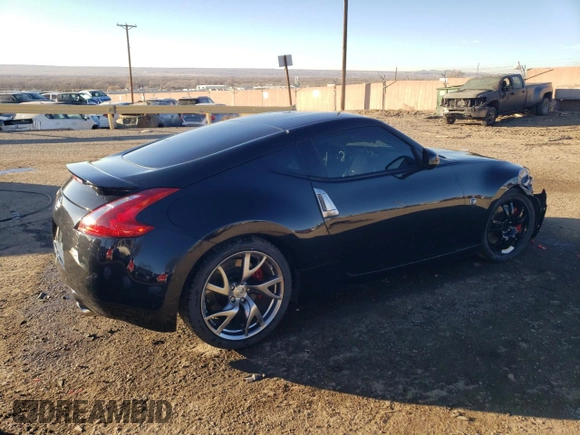 2014 Nissan 370Z Nismo z VIN JN1AZ4EHXEM632166, wystawiony jako Copart lot #88311915 z przebiegiem 18 414 mil mil oraz Szkoda całkowita • Salvage title. Historia ofert i sprzedaży dostępna na DreamBid. Obrazek 3.