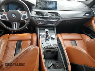 2020 BMW M5 z VIN WBSJF0C09LCE72758, wystawiony jako Copart lot #51132475 z przebiegiem Nie podano mil oraz Szkoda całkowita • Salvage title. Historia ofert i sprzedaży dostępna na DreamBid. Obrazek 8.