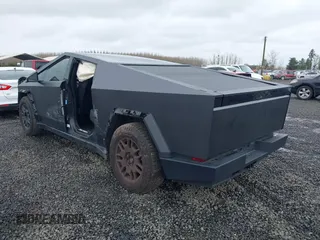 2024 Tesla Cybertruck z VIN 7G2CEHED0RA043898, wystawiony jako IAAI lot #41828143 z przebiegiem 8285 mil mil oraz . Historia ofert i sprzedaży dostępna na DreamBid. Obrazek 3.