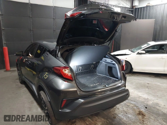 2019 Toyota C-HR XLE z VIN NMTKHMBX3KR083103, wystawiony jako IAAI lot #41935669 z przebiegiem 39 841 mil mil oraz . Historia ofert i sprzedaży dostępna na DreamBid. Obrazek 3.