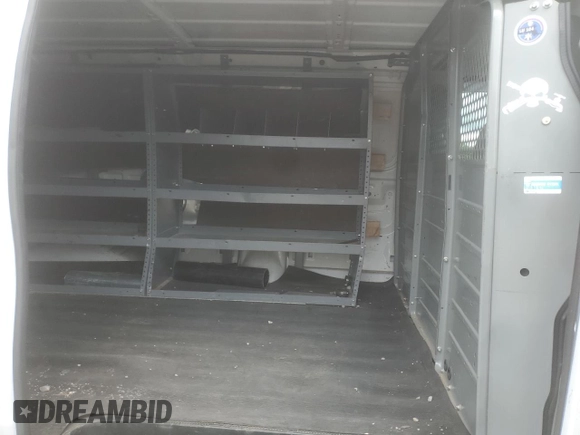 2013 Ford Econoline Cargo Commercial z VIN 1FTNE2EW7DDA53888, wystawiony jako Copart lot #58462125 z przebiegiem 137 664 mil mil oraz Szkoda całkowita • Salvage title. Historia ofert i sprzedaży dostępna na DreamBid. Obrazek 11.