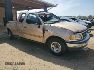 1997 Ford F-150 z VIN 1FTDX1765VNB04684, wystawiony jako Copart lot #51526655 z przebiegiem 232 322 mil mil oraz Szkoda całkowita • Salvage title. Historia ofert i sprzedaży dostępna na DreamBid. Obrazek 4.