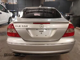 2009 Mercedes-Benz CLK 550 z VIN WDBTJ72H09F265130, wystawiony jako IAAI lot #42436761 z przebiegiem 133 527 mil mil oraz . Historia ofert i sprzedaży dostępna na DreamBid. Obrazek 16.