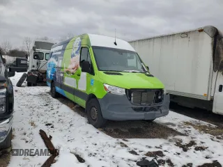 2019 Mercedes-Benz Sprinter Cargo Cargo with VIN W1W4EDHY3KT018518, listed as a Copart auction lot 83716524 with Not Provided miles and Salvage Title. Bid and sale history available at DreamBid. Image 4.
