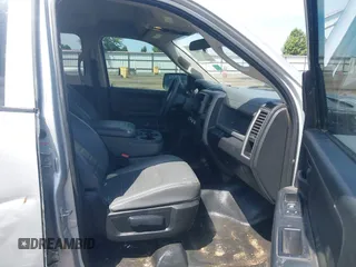 2017 Ram 1500 ST z VIN 1C6RR7FG9HS642427, wystawiony jako IAAI lot #42386533 z przebiegiem 101 290 mil mil oraz . Historia ofert i sprzedaży dostępna na DreamBid. Obrazek 5.