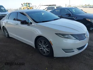 2013 Lincoln MKZ z VIN 3LN6L2G93DR819247, wystawiony jako IAAI lot #42607090 z przebiegiem 295 832 mil mil oraz . Historia ofert i sprzedaży dostępna na DreamBid. Obrazek 1.