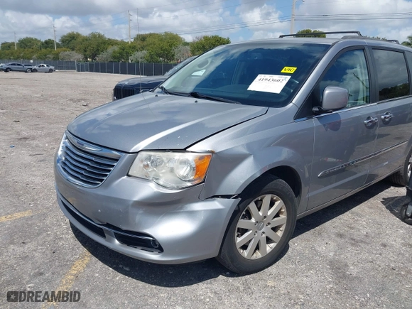 2014 Chrysler Town & Country Touring with VIN 2C4RC1BG6ER463885, listed as a IAAI auction lot 41943602 with 154,815 mi miles. Bid and sale history available at carsss.com. Image 6.