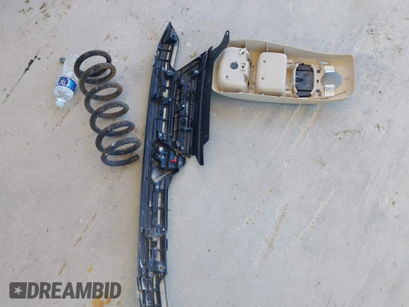 2002 Ford Explorer XLT with VIN 1FMZU63K22UD19127, listed as a IAAI auction lot 41742419 with Not Provided miles and . Bid and sale history available at DreamBid. Image 12.