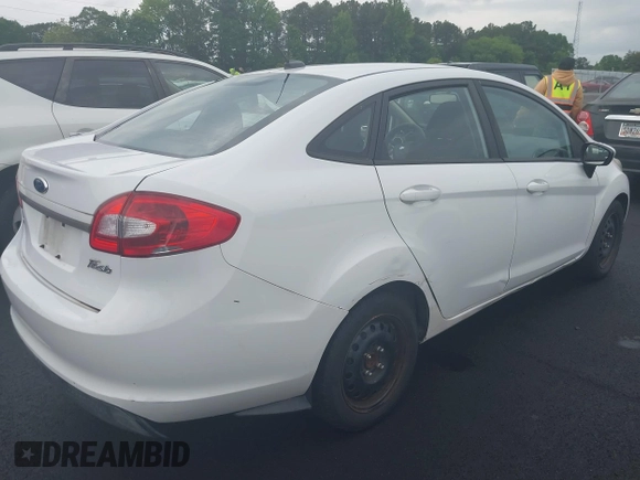 2011 Ford Fiesta SE с VIN 3FADP4BJ5BM207435, выставлен на аукционе IAAI как лот 42216633 с пробегом 147 812 миль миль и . История ставок и продаж доступна на DreamBid. Изображение 4.