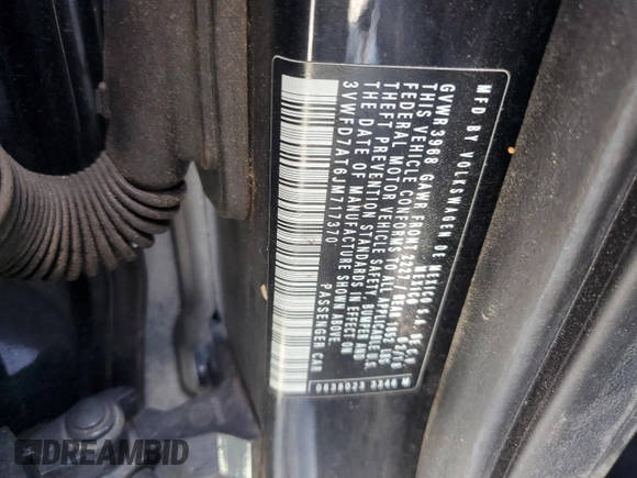 2018 Volkswagen Beetle S z VIN 3VWFD7AT6JM717370, wystawiony jako Copart lot #55814455 z przebiegiem 87 902 mil mil oraz Szkoda całkowita • Salvage title. Historia ofert i sprzedaży dostępna na DreamBid. Obrazek 12.