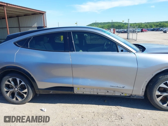 2021 Ford Mustang Mach-E Premium z VIN 3FMTK3SU7MMA02271, wystawiony jako IAAI lot #42072602 z przebiegiem 61 526 mil mil oraz . Historia ofert i sprzedaży dostępna na DreamBid. Obrazek 14.