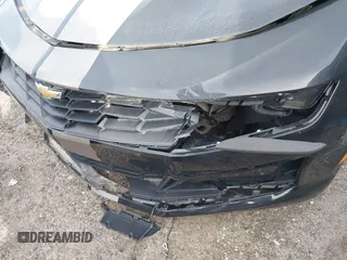 2020 Chevrolet Camaro 1LT z VIN 1G1FB1RS0L0118240, wystawiony jako IAAI lot #42281280 z przebiegiem Nie podano mil oraz . Historia ofert i sprzedaży dostępna na DreamBid. Obrazek 6.