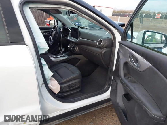 2024 Chevrolet Blazer LT with VIN 3GNKBDR47RS178033, listed as a IAAI auction lot 41106832 with 8,752 mi miles and . Bid and sale history available at DreamBid. Image 5.