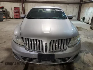2009 Lincoln MKS z VIN 1LNHM93R89G613358, wystawiony jako Copart lot #60170065 z przebiegiem 171 803 mil mil oraz Czysty tytuł • Clean title. Historia ofert i sprzedaży dostępna na DreamBid. Obrazek 5.