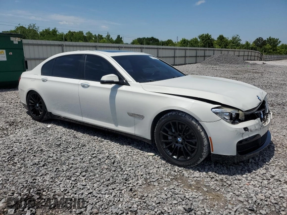 2015 BMW 7 Series 740Li z VIN WBAYE4C5XFD947323, wystawiony jako Copart lot #56962915 z przebiegiem 77 956 mil mil oraz Szkoda całkowita • Salvage title. Historia ofert i sprzedaży dostępna na DreamBid. Obrazek 4.