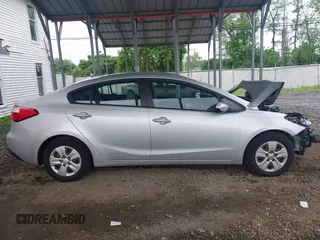 2016 Kia Forte LX z VIN KNAFX4A67G5541315, wystawiony jako IAAI lot #42257831 z przebiegiem 61 199 mil mil oraz . Historia ofert i sprzedaży dostępna na DreamBid. Obrazek 13.