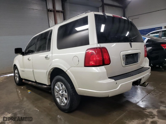 2005 Lincoln Navigator Luxury with VIN 5LMFU28545LJ24815, listed as a Copart auction lot 82611304 with 188,592 mi miles and Salvage Title. Bid and sale history available at carsss.com. Image 2.