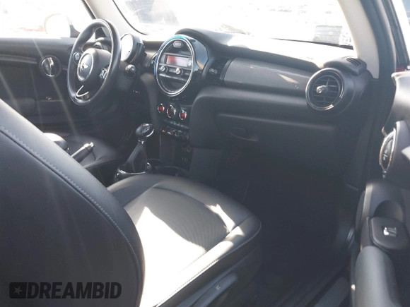 2014 MINI Hardtop with VIN WMWXM5C53ET933238, listed as a IAAI auction lot 41871315 with 83,788 mi miles and . Bid and sale history available at DreamBid. Image 5.