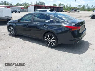 2020 Nissan Altima SR with VIN 1N4BL4CV5LC186805, listed as a IAAI auction lot 41933524 with 59,050 mi miles and . Bid and sale history available at carsss.com. Image 3.