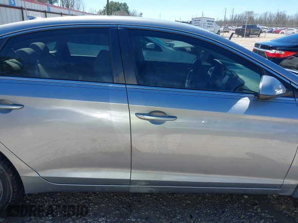 2016 Hyundai Sonata SE with VIN 5NPE24AF8GH413095, listed as a IAAI auction lot 41695202 with 136,175 mi miles and . Bid and sale history available at DreamBid. Image 13.