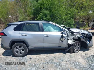 2022 Toyota RAV4 Hybrid XLE z VIN 2T3RWRFV9NW130410, wystawiony jako IAAI lot #42228113 z przebiegiem 32 672 mil mil oraz . Historia ofert i sprzedaży dostępna na DreamBid. Obrazek 13.