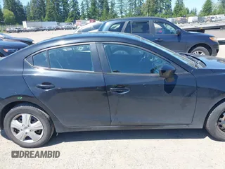 2015 Mazda 3 i Sport z VIN JM1BM1U74F1239306, wystawiony jako IAAI lot #42353133 z przebiegiem 150 051 mil mil oraz . Historia ofert i sprzedaży dostępna na DreamBid. Obrazek 13.