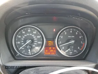2011 BMW 3 Series 328i z VIN WBAKE5C54BE573498, wystawiony jako Copart lot #88062045 z przebiegiem 81 239 mil mil oraz Szkoda całkowita • Salvage title. Historia ofert i sprzedaży dostępna na DreamBid. Obrazek 9.