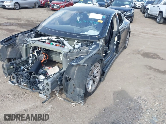 2013 Tesla Model S Performance с VIN 5YJSA1DP2DFP05411, выставлен на аукционе IAAI как лот 42705130 с пробегом Не указан миль и . История ставок и продаж доступна на DreamBid. Изображение 21.