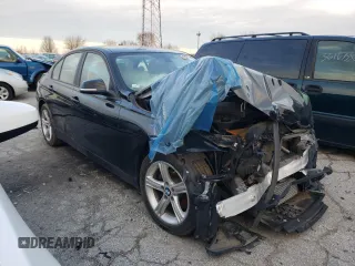 2013 BMW 3 Series 320i xDrive z VIN WBA3C3C56DF980153, wystawiony jako Copart lot #51377753 z przebiegiem Nie podano mil oraz Nie do naprawy • Non repairable. Historia ofert i sprzedaży dostępna na DreamBid. Obrazek 4.