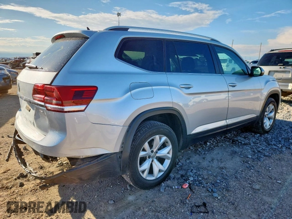 2018 Volkswagen Atlas SE with VIN 1V2CR2CA1JC527059, listed as a Copart auction lot 62957875 with 140,337 mi miles and Salvage title. Bid and sale history available at DreamBid. Image 3.
