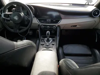 2020 Alfa Romeo Giulia Ti Sport z VIN ZARFANBN8L7638821, wystawiony jako Copart lot #49105635 z przebiegiem 41 052 mil mil oraz Szkody całkowita. Historia ofert i sprzedaży dostępna na DreamBid. Obrazek 8.