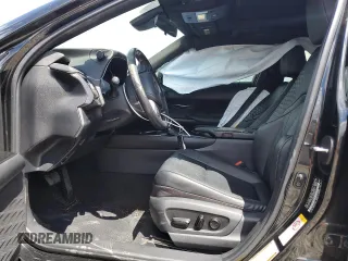 2019 Lexus UX 200 с VIN JTHY3JBH3K2005427, выставлен на аукционе Copart как лот 56240215 с пробегом 84 762 миль миль и Списание • Salvage title. История ставок и продаж доступна на DreamBid. Изображение 7.