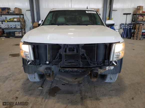 2009 Chevrolet Silverado 1500 LTZ with VIN 3GCEK33329G109608, listed as a Copart auction lot 48122775 with 198,347 mi miles and Salvage Title. Bid and sale history available at carsss.com. Image 5.