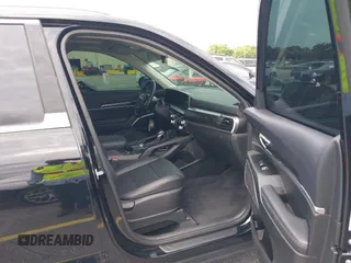 2025 Kia Telluride S with VIN 5XYP6DGC8SG590319, listed as a IAAI auction lot 42625086 with 14,392 mi miles and . Bid and sale history available at DreamBid. Image 5.