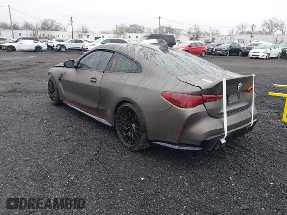 2023 BMW 4 Series z VIN WBS63AZ00PCL29096, wystawiony jako IAAI lot #41944007 z przebiegiem 2 988 mil mil oraz . Historia ofert i sprzedaży dostępna na DreamBid. Obrazek 3.