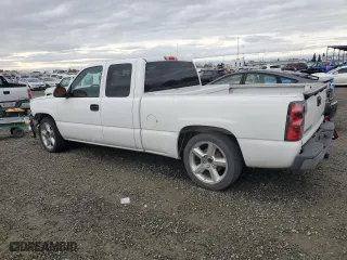 2005 Chevrolet Silverado 1500 LS with VIN 2GCEC19VX51294486, listed as a Copart auction lot 43585075 with 136,906 mi miles and Salvage Title. Bid and sale history available at carsss.com. Image 2.
