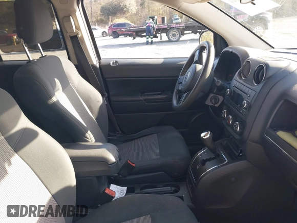 2011 Jeep Compass Latitude with VIN 1J4NT1FB7BD172639, listed as a IAAI auction lot 41321249 with 237,346 mi miles. Bid and sale history available at carsss.com. Image 5.