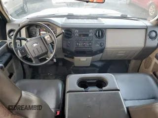 2010 Ford F-250 XL z VIN 1FTSX2B59AEA46522, wystawiony jako Copart lot #82400814 z przebiegiem 152 220 mil mil oraz Szkody całkowita. Historia ofert i sprzedaży dostępna na DreamBid. Obrazek 8.