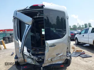 2021 Ford Transit z VIN 1FTYE1CG8MKA98319, wystawiony jako IAAI lot #42265312 z przebiegiem 85 302 mil mil oraz . Historia ofert i sprzedaży dostępna na DreamBid. Obrazek 17.
