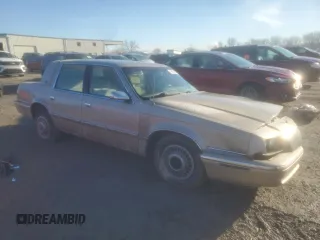 1992 Chrysler New Yorker z VIN 1C3XC66R8ND780848, wystawiony jako Copart lot #46454745 z przebiegiem 138 439 mil mil oraz Szkody całkowita. Historia ofert i sprzedaży dostępna na DreamBid. Obrazek 4.