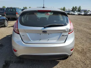 2015 Ford Fiesta SE z VIN 3FADP4EJ0FM212740, wystawiony jako Copart lot #63944573 z przebiegiem 123 037 mil mil oraz Szkoda całkowita • Salvage title. Historia ofert i sprzedaży dostępna na DreamBid. Obrazek 6.