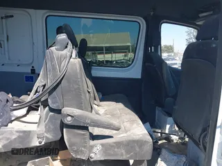 2019 Mercedes-Benz Sprinter Cargo z VIN WD4PF1CD1KP074822, wystawiony jako IAAI lot #40303744 z przebiegiem Nie podano mil oraz . Historia ofert i sprzedaży dostępna na DreamBid. Obrazek 8.