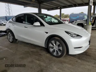 2022 Tesla Model Y Long Range z VIN 7SAYGAEE9NF493262, wystawiony jako Copart lot #52975005 z przebiegiem 63 189 mil mil oraz Szkoda całkowita • Salvage title. Historia ofert i sprzedaży dostępna na DreamBid. Obrazek 4.